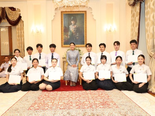 HRH Princess Sirivannavari Grants Araya Silpa Foundation Scholarships to Two Silpakorn University Students