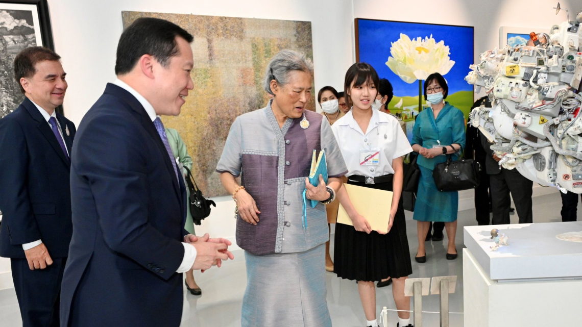 Nara Wiboonsantipong (2nd Year Student) Wins CEO Award at the 14th White Elephant Art Award (2025)