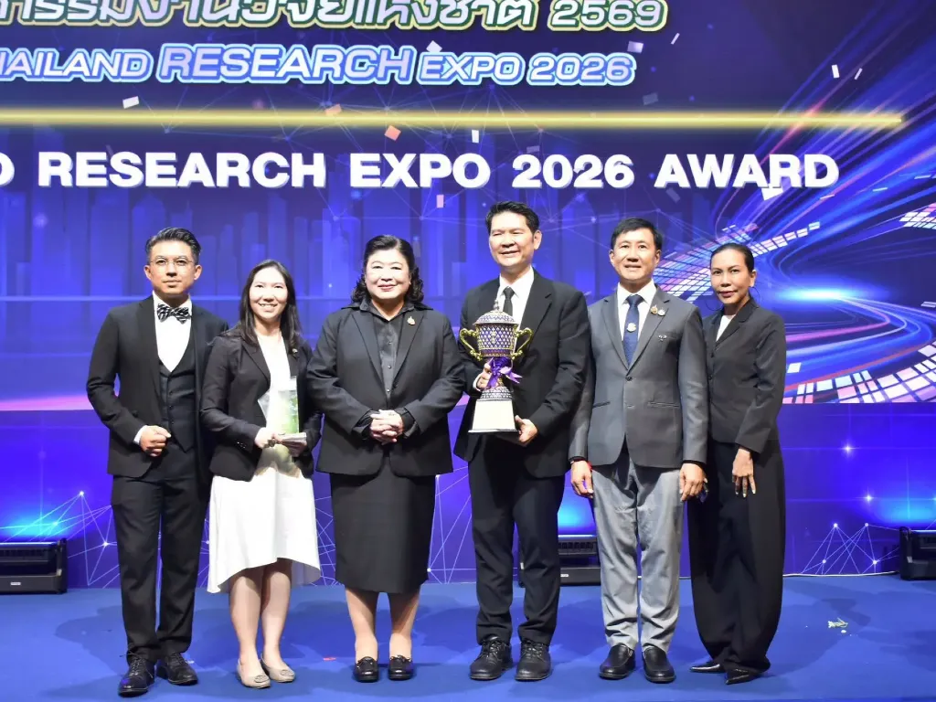 泰国艺术大学在 2026 年泰国国家研究博览会上荣获白金奖及皇家御赐奖杯 - 1