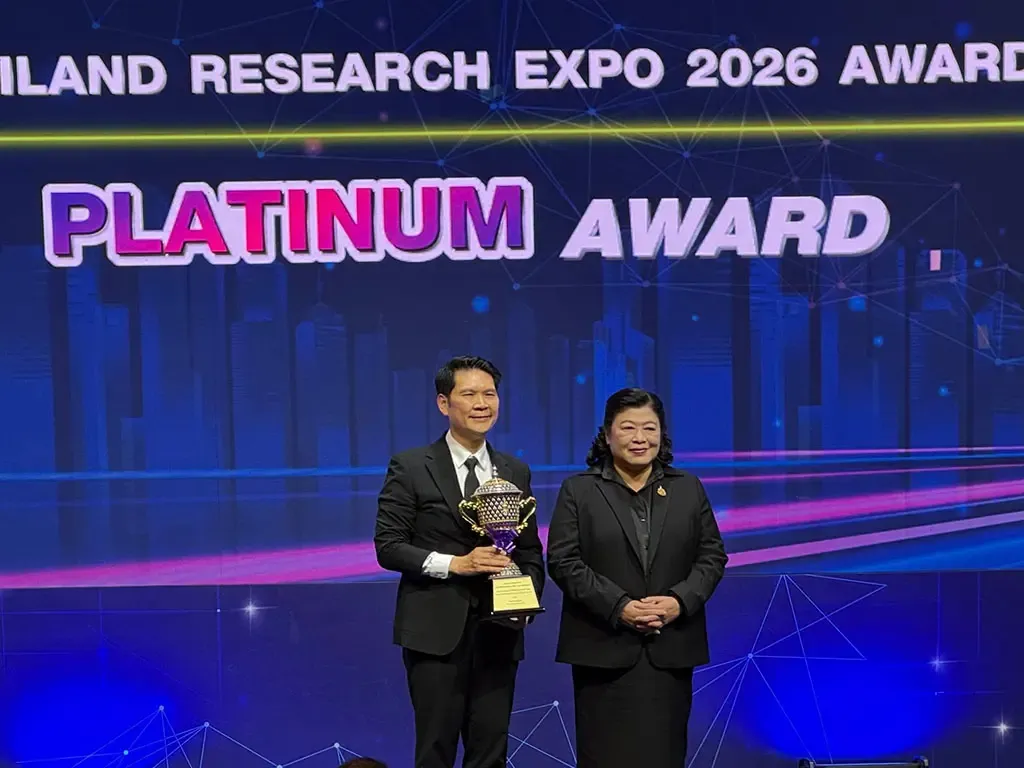 泰国艺术大学在 2026 年泰国国家研究博览会上荣获白金奖及皇家御赐奖杯 - 2
