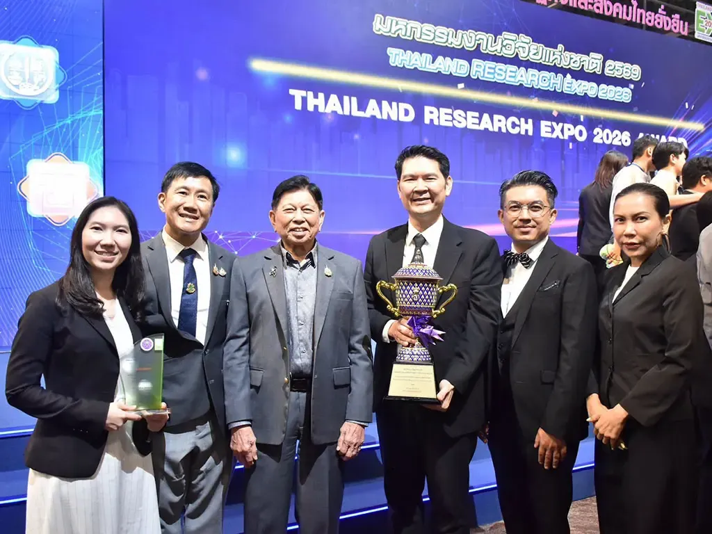 泰国艺术大学在 2026 年泰国国家研究博览会上荣获白金奖及皇家御赐奖杯 - 4